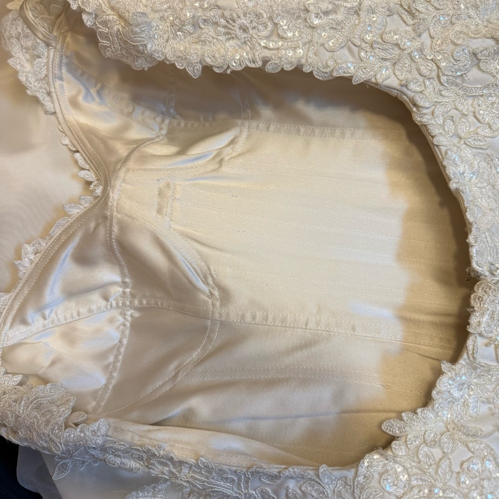 Essense of Australia Wedding Dress Sz 10 - Picture 12 of 13
